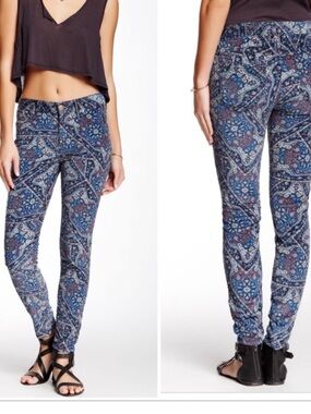 ❤️… Free People Persian Tapestry Combo Blue Paisley Women's Stretch Skinny Pants
